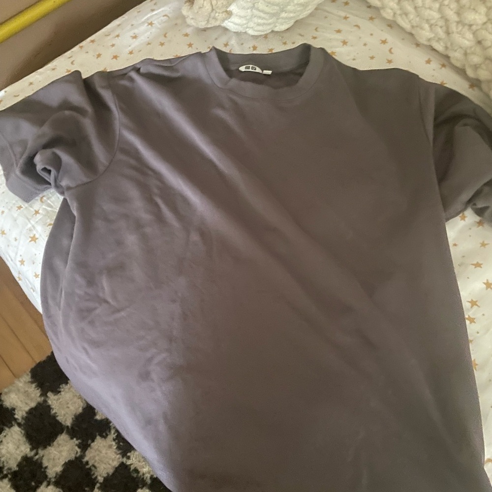 Uniqlo Gray T-Shirt